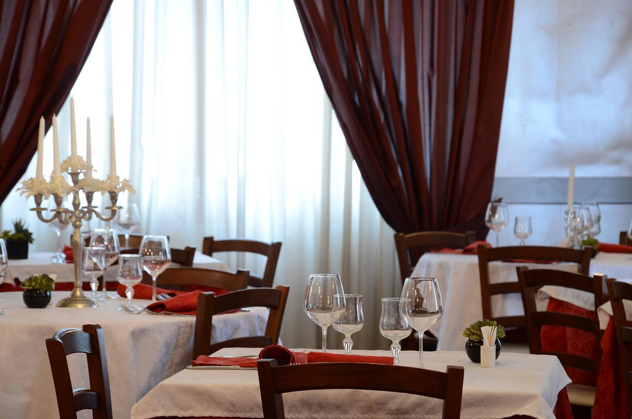 Hotel La Fenice Chiari Exterior photo