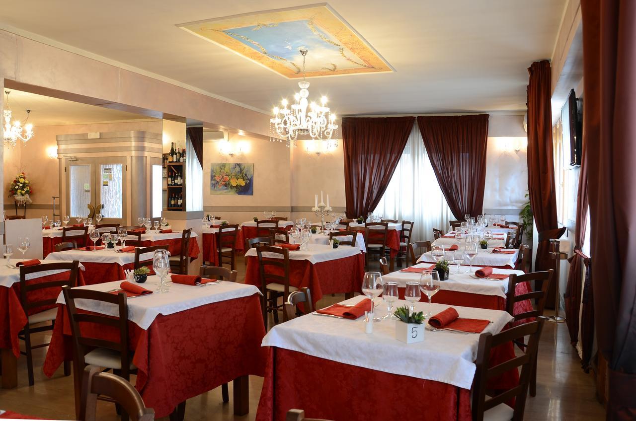 Hotel La Fenice Chiari Exterior photo