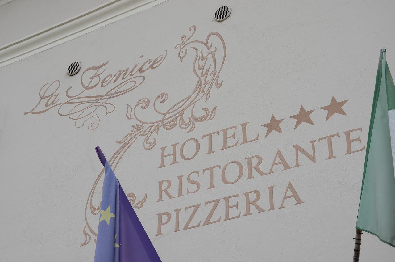 Hotel La Fenice Chiari Exterior photo