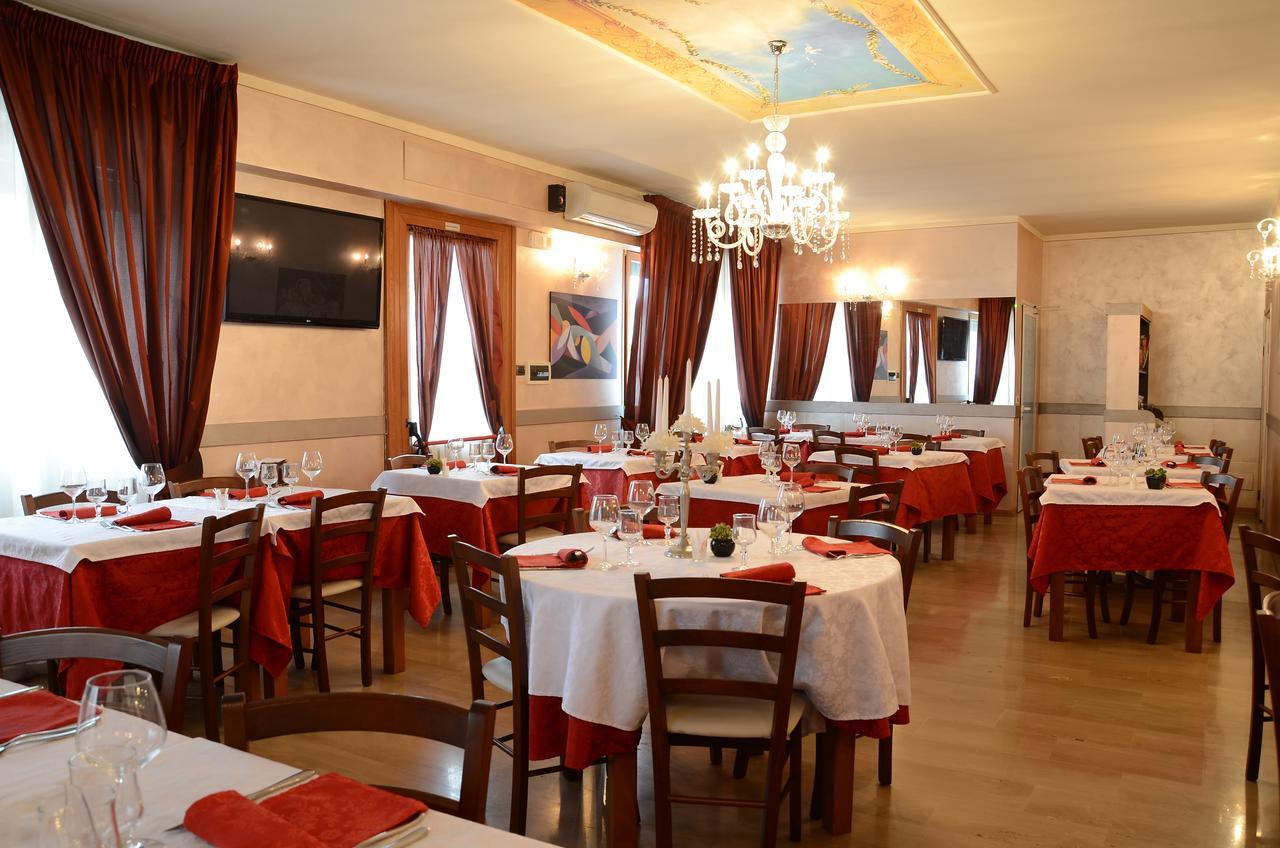 Hotel La Fenice Chiari Exterior photo